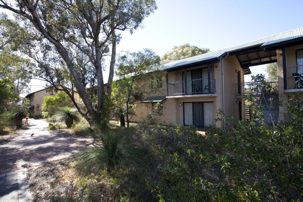Ecu Joondalup Hostel Perth Bagian luar foto