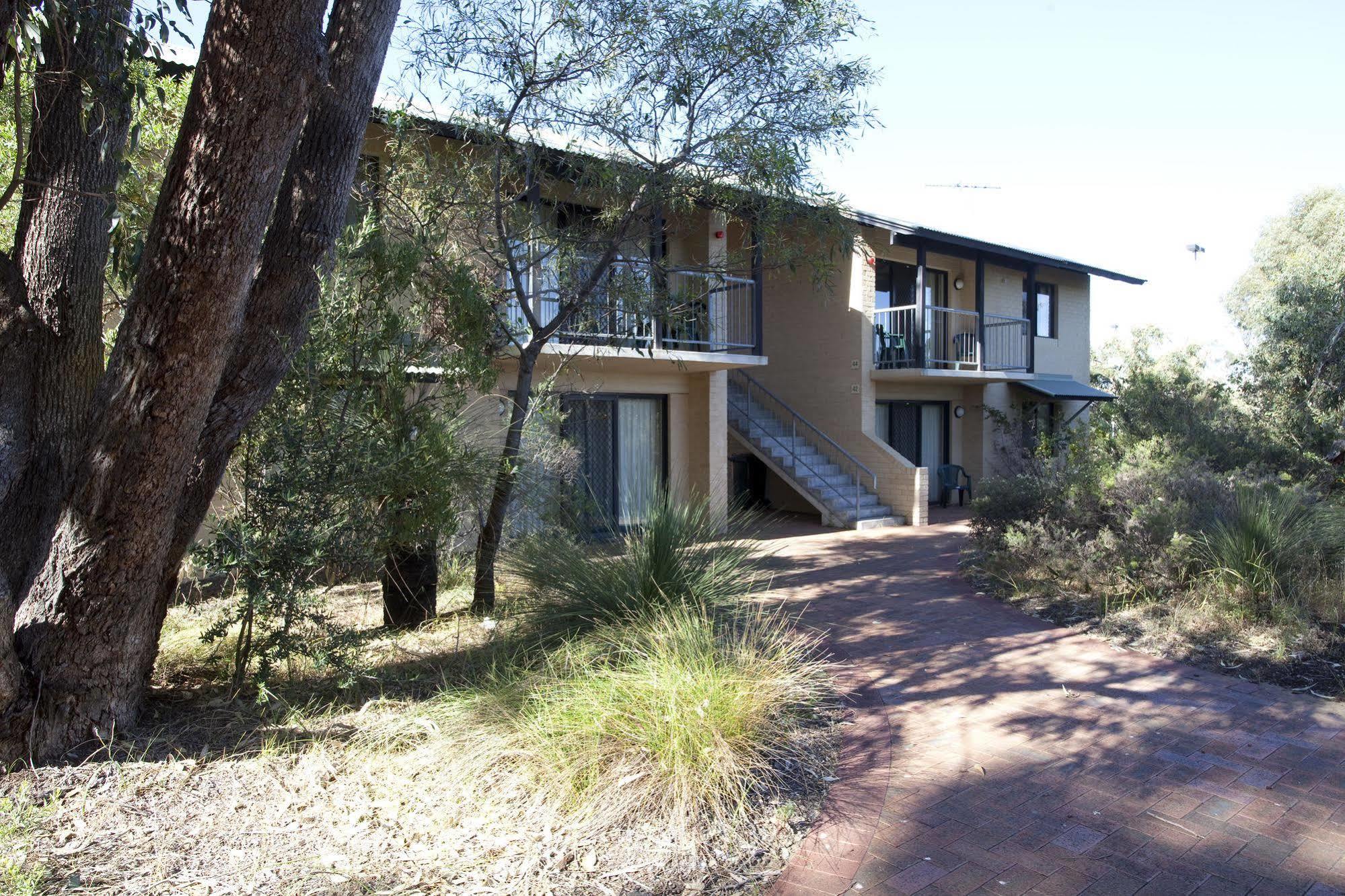Ecu Joondalup Hostel Perth Bagian luar foto