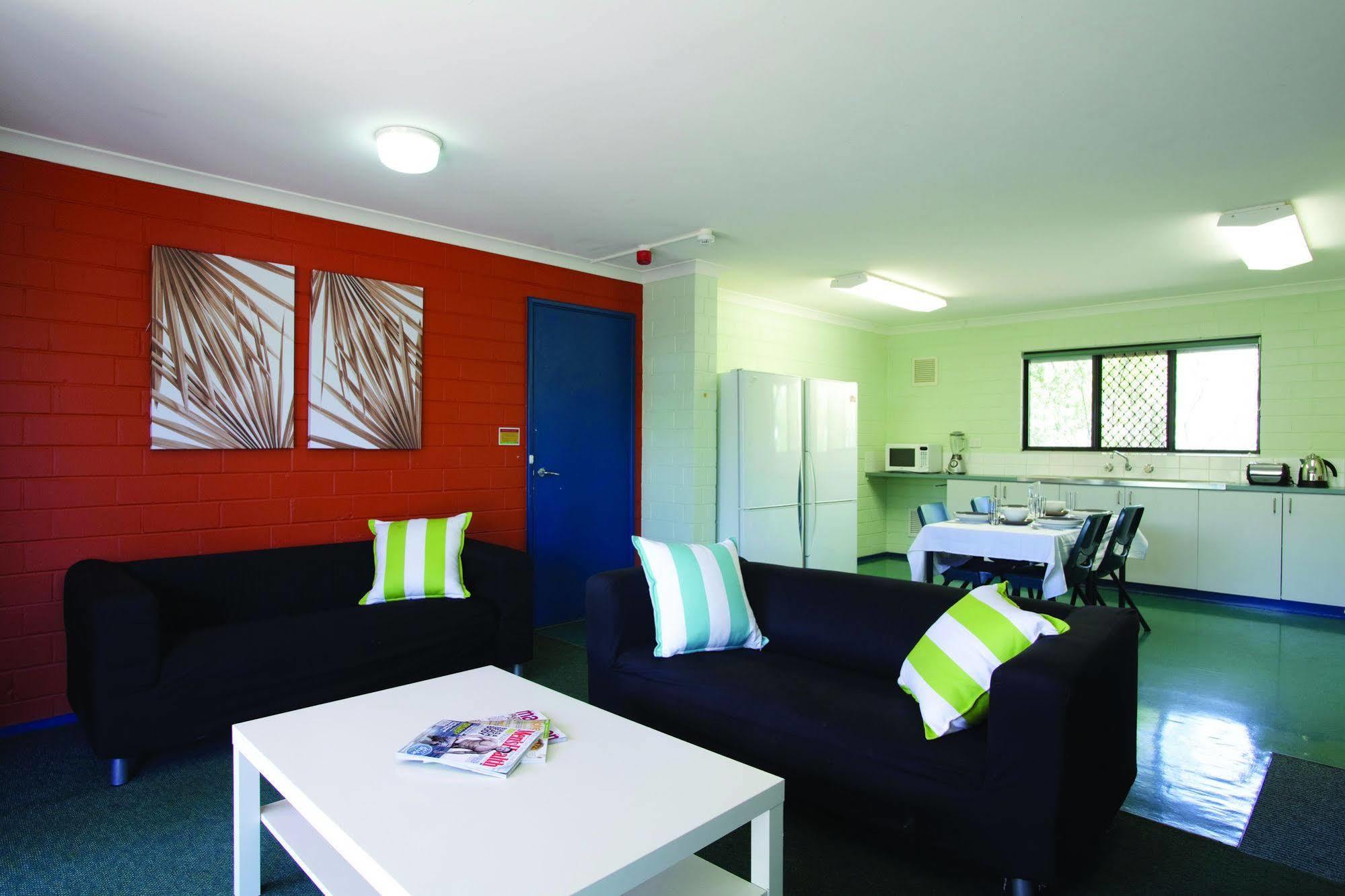 Ecu Joondalup Hostel Perth Bagian luar foto