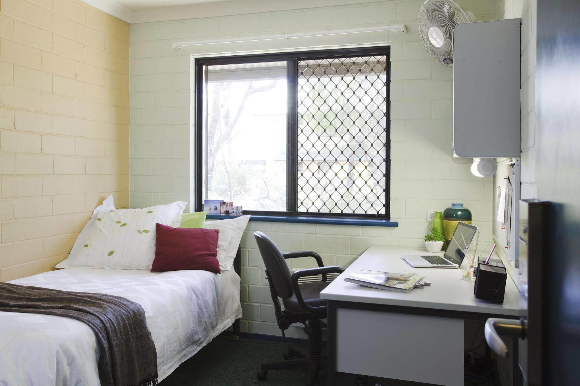 Ecu Joondalup Hostel Perth Bagian luar foto