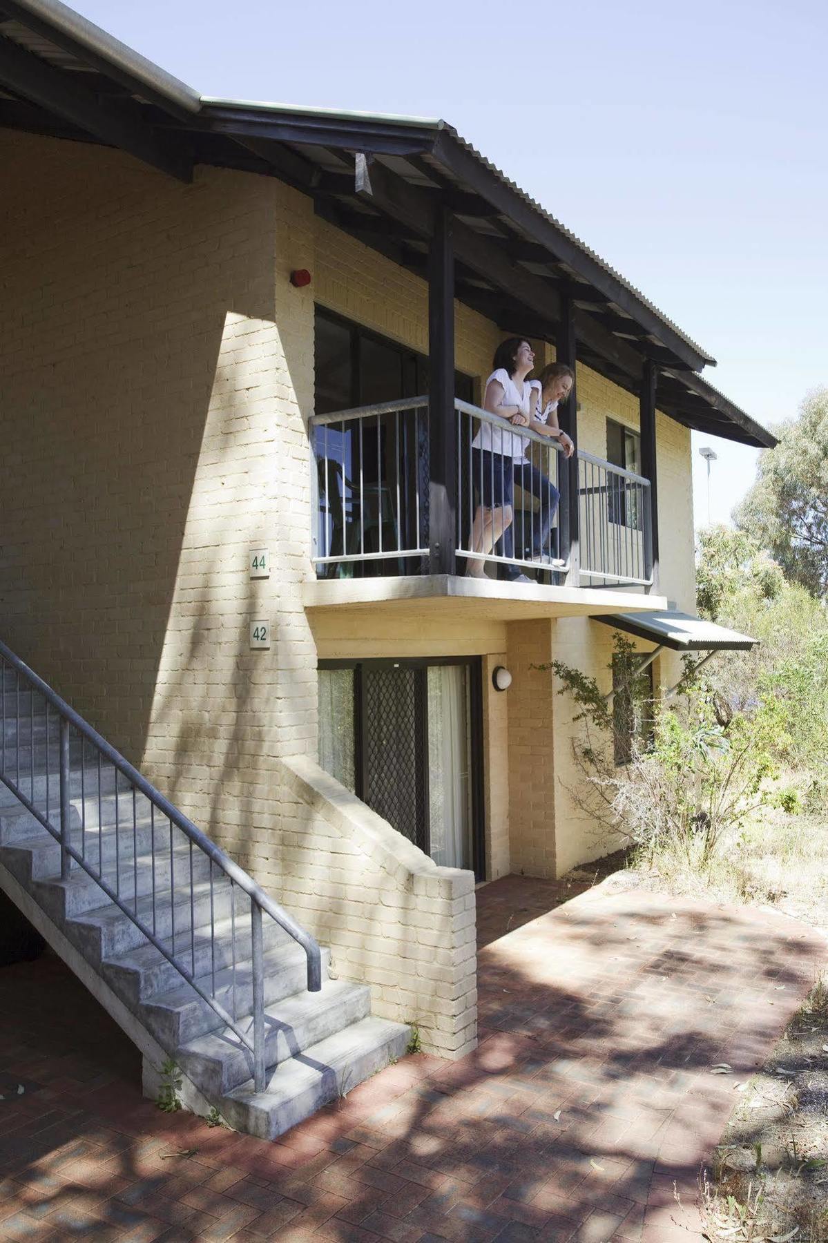 Ecu Joondalup Hostel Perth Bagian luar foto